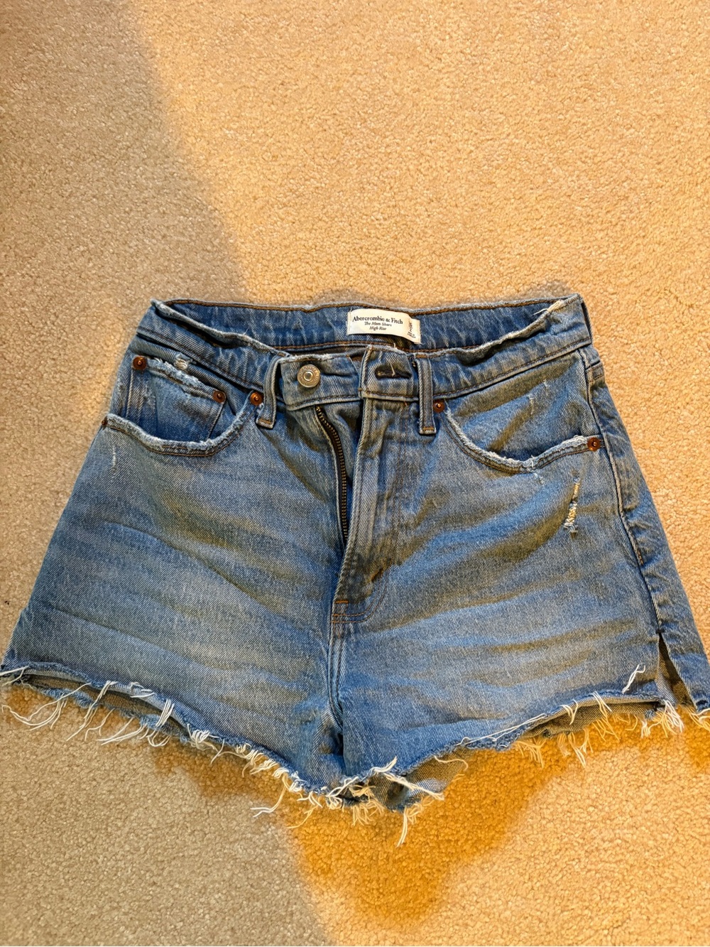 Abercrombie & Fitch High-Rise mom short size 2/26 curve love